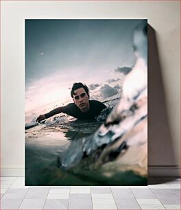 Πίνακας, Man Surfing at Sunrise Άνδρας που κάνει σερφ στο Sunrise