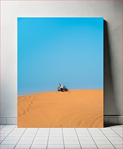 Πίνακας, Man with Quad Bike in the Desert Άνθρωπος με τετράτροχο ποδήλατο στην έρημο