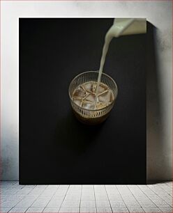 Πίνακας, Milk Pouring into Iced Coffee Γάλα που ρίχνει σε παγωμένο καφέ