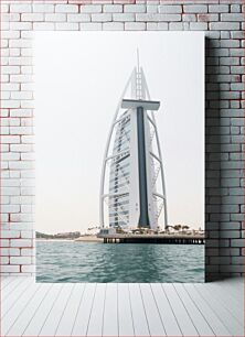 Πίνακας, Modern Architectural Landmark by the Sea Μοντέρνο αρχιτεκτονικό ορόσημο δίπλα στη θάλασσα