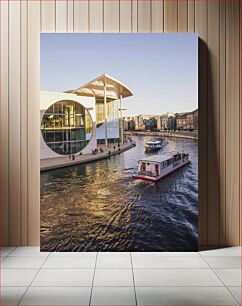 Πίνακας, Modern Building by the River with Boats Σύγχρονο κτήριο δίπλα στο ποτάμι με βάρκες