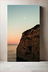 Πίνακας, Moon Over Sea Cliff at Dusk Σελήνη πάνω από τον βράχο της θάλασσας στο σούρουπο