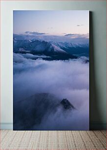 Πίνακας, Mountain Peaks Amidst Clouds at Dusk Βουνοκορφές Ανάμεσα σε Σύννεφα το Σούρουπο