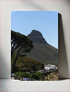 Πίνακας, Mountain Road with Trees and Tourists Ορεινός δρόμος με δέντρα και τουρίστες