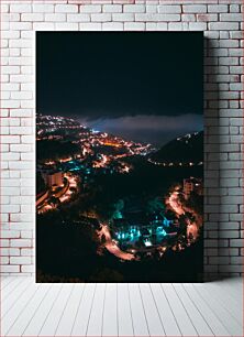 Πίνακας, Night View of a Hilly Cityscape Νυχτερινή άποψη ενός λοφώδους αστικό τοπίου