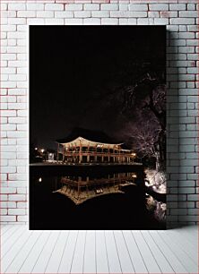 Πίνακας, Night View of Traditional Building Νυχτερινή θέα σε Παραδοσιακό Κτίριο