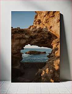 Πίνακας, Ocean View Through Rock Arch Θέα στον ωκεανό μέσα από την αψίδα του βράχου