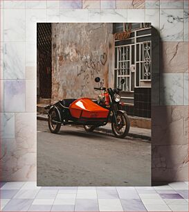 Πίνακας, Orange Motorcycle with Sidecar in Urban Alley Πορτοκαλί μοτοσυκλέτα με το καρέ στο αστικό σοκάκι