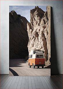 Πίνακας, Orange Van in Rocky Desert Orange Van στη Rocky Desert