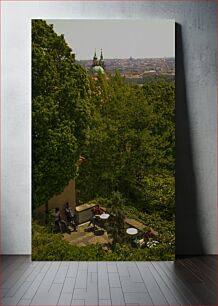 Πίνακας, Overlooking a Lush City Με θέα σε μια καταπράσινη πόλη