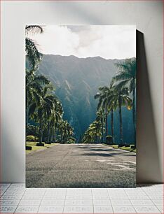 Πίνακας, Palm Tree Lined Road with Mountain View Δρόμος γεμάτος φοίνικες με θέα στο βουνό