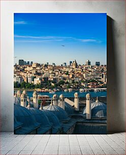 Πίνακας, Panoramic view of a bustling city by the water Πανοραμική θέα μιας πολύβουης πόλης δίπλα στο νερό