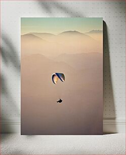 Πίνακας, Paraglider in Misty Mountains Αλεξίπτωτο πλαγιάς στα Misty Mountains