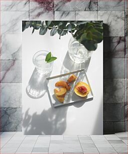 Πίνακας, Peach Slices on White Plate Φέτες ροδάκινου σε λευκό πιάτο