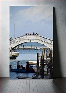 Πίνακας, People on the Bridge Over Water Άνθρωποι στη γέφυρα πάνω από το νερό