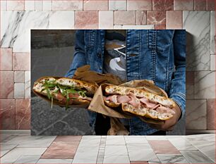 Πίνακας, Person Holding Sandwiches Άτομο που κρατά σάντουιτς