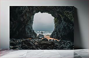 Πίνακας, Person in a Cave Overlooking the Sea Άτομο σε μια σπηλιά με θέα στη θάλασσα