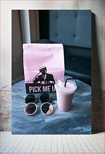 Πίνακας, Pink Milkshake and Bag with Sunglasses Ροζ Milkshake και τσάντα με γυαλιά ηλίου