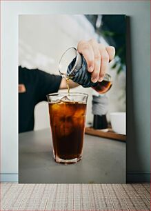 Πίνακας, Pouring a Drink Ρίχνω ένα ποτό