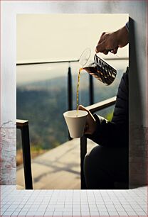 Πίνακας, Pouring Coffee in the Morning Ρίχνοντας καφέ το πρωί