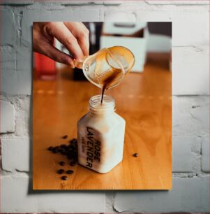 Πίνακας, Pouring Coffee into Rose Lavender Latte Ρίχνοντας καφέ σε Rose Lavender Latte