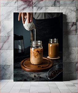 Πίνακας, Pouring Cream into Coffee Ρίχνοντας κρέμα σε καφέ