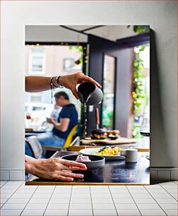 Πίνακας, Pouring Sauce in a Modern Restaurant Ρίχνοντας σάλτσα σε ένα μοντέρνο εστιατόριο