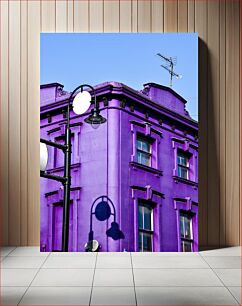 Πίνακας, Purple Building with Street Lamp Μωβ κτήριο με λάμπα δρόμου