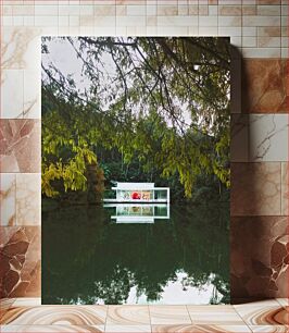 Πίνακας, Reflective Modern Structure by the Lake Ανακλαστική Σύγχρονη Δομή δίπλα στη Λίμνη