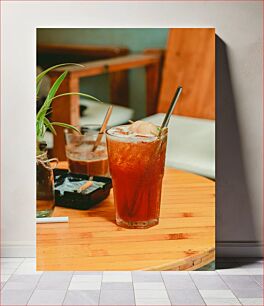 Πίνακας, Refreshing Drink on a Wooden Table Δροσιστικό ποτό σε ξύλινο τραπέζι