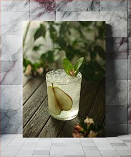 Πίνακας, Refreshing Drink with Pear Slice and Mint Δροσιστικό ρόφημα με φέτα αχλαδιού και μέντα