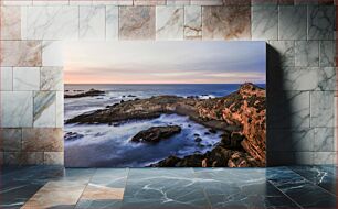 Πίνακας, Rocky Coastal Landscape at Sunrise Βραχώδες παράκτιο τοπίο στην ανατολή του ηλίου