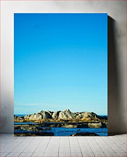 Πίνακας, Rocky Coastline under Clear Blue Sky Βραχώδης ακτογραμμή κάτω από τον καθαρό μπλε ουρανό