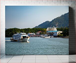 Πίνακας, Scenic Harbor with Boats and Hills Γραφικό λιμάνι με βάρκες και λόφους