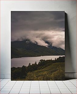 Πίνακας, Scenic Lake and Mountains in Cloudy Weather Γραφική λίμνη και βουνά σε συννεφιασμένο καιρό
