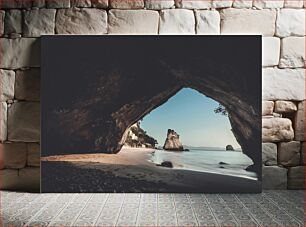 Πίνακας, Serene Beach View from a Cave Γαλήνια θέα στην παραλία από μια σπηλιά