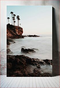 Πίνακας, Serene Coastal Cliff with Trees Γαλήνιος παράκτιος γκρεμός με δέντρα