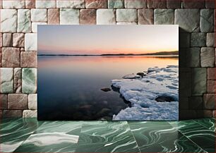 Πίνακας, Serene Icy Lake at Sunset Γαλήνια παγωμένη λίμνη στο ηλιοβασίλεμα