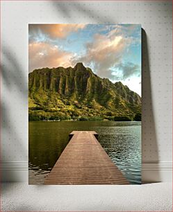 Πίνακας, Serene Mountain View from the Dock Γαλήνια θέα στο βουνό από την αποβάθρα