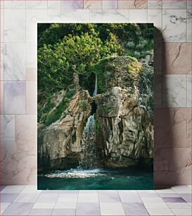 Πίνακας, Serene Waterfall in Lush Greenery Γαλήνιος καταρράκτης σε καταπράσινο τοπίο