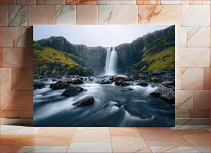 Πίνακας, Serene Waterfall in Rocky Landscape Γαλήνιος καταρράκτης στο βραχώδες τοπίο