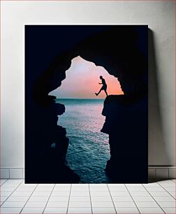 Πίνακας, Silhouette at Sunset in a Sea Cave Σιλουέτα στο ηλιοβασίλεμα σε μια θαλάσσια σπηλιά