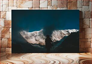 Πίνακας, Silhouette of a Hiker Against Majestic Mountains Σιλουέτα ενός πεζοπόρου ενάντια στα μεγαλοπρεπή βουνά