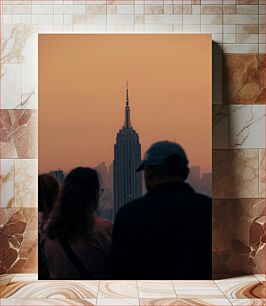 Πίνακας, Silhouette of People Viewing City Skyline at Dusk Σιλουέτα ανθρώπων που βλέπουν τον ορίζοντα της πόλης στο σούρουπο