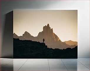 Πίνακας, Silhouette of Person in Mountain Landscape Σιλουέτα προσώπου σε ορεινό τοπίο
