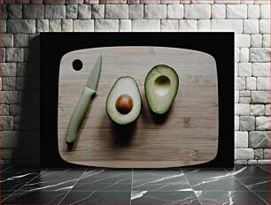 Πίνακας, Sliced Avocado on Cutting Board Αβοκάντο σε φέτες σε σανίδα κοπής