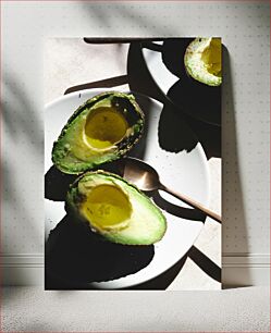 Πίνακας, Sliced Avocado with Spoon Αβοκάντο σε φέτες με κουτάλι