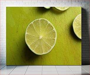 Πίνακας, Sliced Lime on Cutting Board Φέτες λάιμ σε σανίδα κοπής