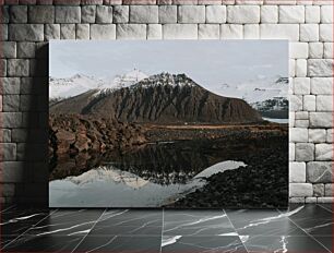Πίνακας, Snow-Capped Mountain Reflected in Water Χιονισμένο βουνό που αντανακλάται στο νερό