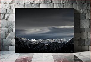 Πίνακας, Snowy Mountain Range Under Dramatic Sky Χιονισμένη οροσειρά κάτω από τον δραματικό ουρανό